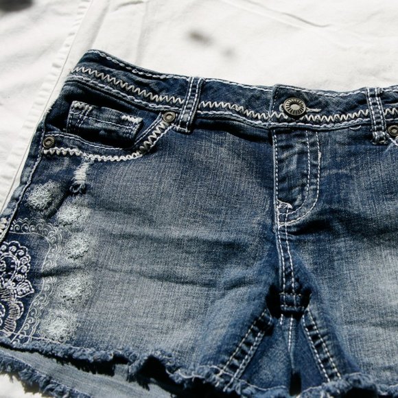 Maurices Denim Shorts with Embroidery Design - Picture 1 of 7